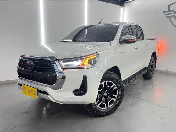 TOYOTA HILUX 2.8 D-4D TURBO DIESEL CD SRV 4X4 AUTOMÁTICO TOYOTA HILUX 2.8 D-4D TURBO DIESEL CD SRV 4X4 AUTOMÁTICO